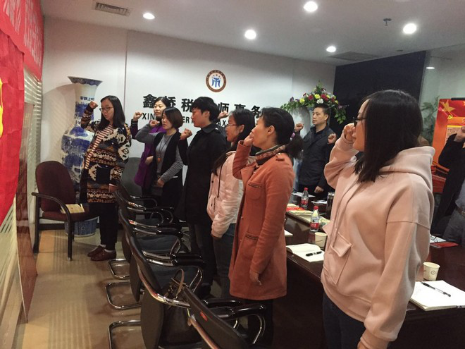 湖北省、宜昌市注册税务师行业协会党组织领导参加“湖北鑫桥”党支部十月份主题党日活动(图1) 湖北省、宜昌市注册税务师行业协会党组织领导参加“湖北鑫桥”党支部十月份主题党日活动(图1)